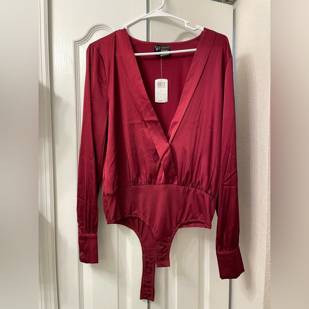 Long sleeve plunge neck burgundy bodysuit, new with tag, size Large